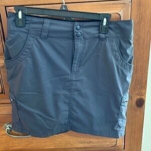 L.L. Bean Women’s gray skort, size large. Waist measures 16 inches.